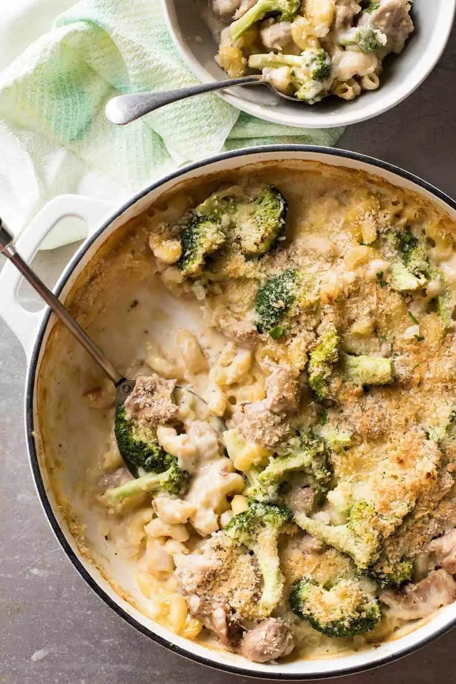 Creamy tuna and broccoli pasta bake